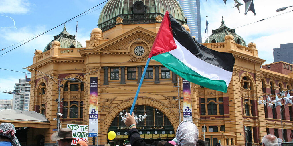 Photo: Melbourne Gaza protest: Palestinian Flag at Flinders Street Station by Takver Licence: CC BY-SA 2.0